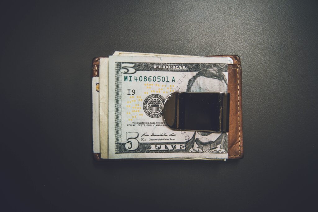 What is the Advantage of a Money Clip? | Benefits & Comparison