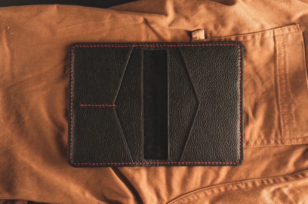 What Stitching Patterns and Thread Colors Complement a Bison Leather Wallet?